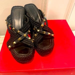 Valentino Rockstud wedge in black